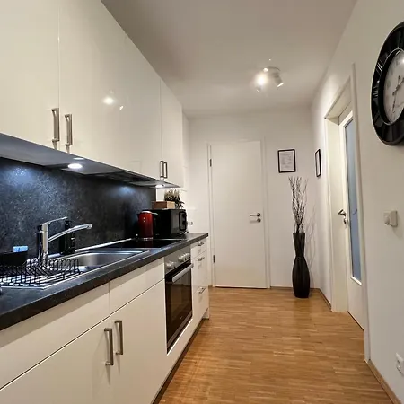 Apartment Moderne Naehe Hbf-lift-tiefgarage-contactless Check-in *