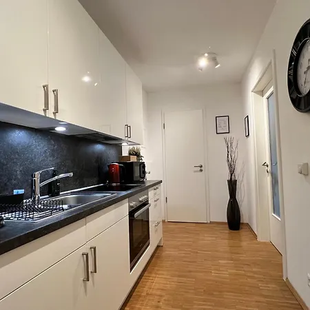 Moderne Naehe Hbf-lift-tiefgarage-contactless Check-in * הנובר