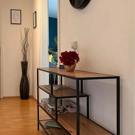 Moderne Naehe Hbf-lift-tiefgarage-contactless Check-in